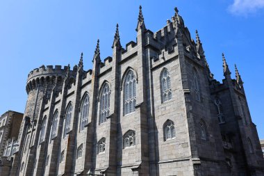 DUBLIN İRELAND REUBLIC 05 28 2023: Dublin Kalesi eski bir Motte-and-bailey kalesi ve şu anki İrlanda hükümet kompleksi ve konferans merkezidir..