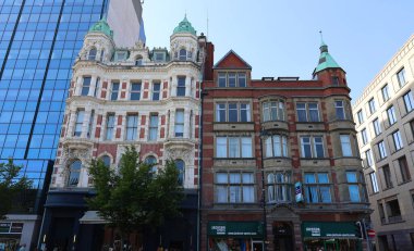 Şehirdeki eski binalar.