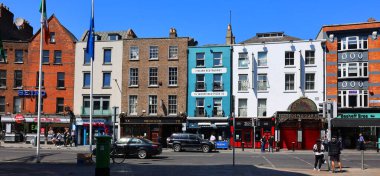 DUBLIN, İRELYA REKLİĞİ - 05 28 2023: Dublin 'deki güzel mimari ve sokak manzarası