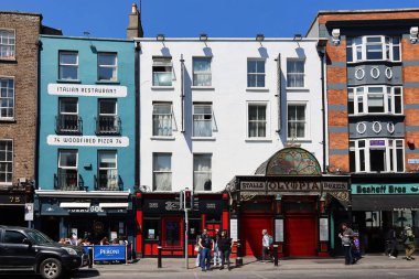 DUBLIN, İRELYA REKLİĞİ - 05 28 2023: Dublin 'deki güzel mimari ve sokak manzarası