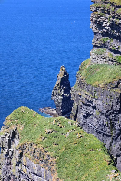 母の崖はアイルランドのクレア州のBurren地域の南西端に位置する海の崖です — ストック写真