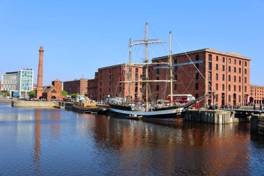 LiVERPOOL, BİRLİK KINGDOM 06 07 2023: Rıhtım Müdürü ve Liverpool Limanı ile birlikte     