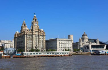 LiVERPOOL, BİRLİK KINGDOM 06 07 2023: Rıhtım Müdürü ve komşu Cunard İnşaat ve Liverpool Limanı 