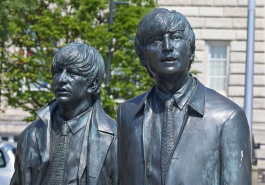 LiVERPOOL BİRLİK KINGDOM 06 07: 23: Beatles Heykeli 2015 yılında Liverpool 'un Rıhtımı' na geldi. Ünlü Mağara Kulübü tarafından bağışlanan heykelin yeri, 50 'nci yıl dönümü bandosuyla aynı zamana denk geliyor.