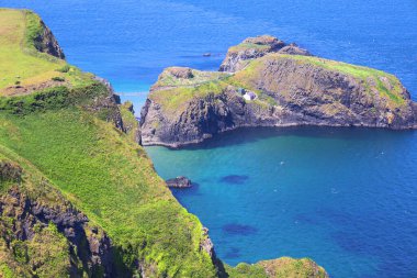 Carrick-a-Reed Adası manzaralı ip köprüsü, County Antrim, Kuzey İrlanda