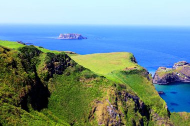 Carrick-a-Reed Adası manzaralı ip köprüsü, County Antrim, Kuzey İrlanda