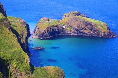 Carrick-a-Reed Adası manzaralı ip köprüsü, County Antrim, Kuzey İrlanda
