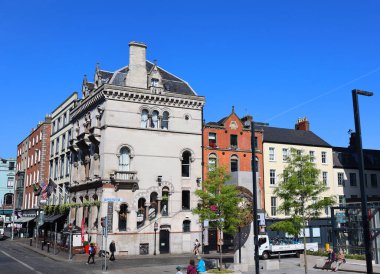 DUBLIN, İRELYA REKLİĞİ - 05 28 2023: Dublin 'deki güzel mimari ve sokak manzarası