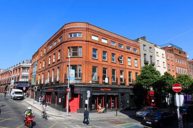 DUBLIN, İRELYA REKLİĞİ - 05 28 2023: Dublin 'deki güzel mimari ve sokak manzarası
