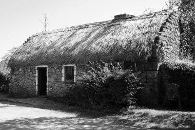 BUNRATTY İRELAND 05: 29 2023: Bunratty Halk Parkı 26 dönümlük bir alana kurulmuş ve etkileyici parkımızda yaşayan bir köy ve kırsal kesimde 30 'dan fazla bina bulunuyor.