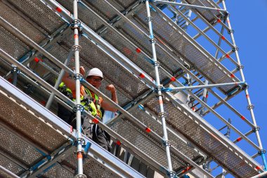 DUBLIN İRELYA REKLİĞİ 05 28 2023: Darağacında genç işçi