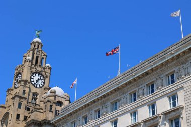 LiVERPOOL BİRLİK KINGDOM 06 07 2023: Royal Liver Building listelediğim bir binadır. Liverpool liman binası ve komşu Cunard binası ile birlikte Pier Head 'de yer alır.
