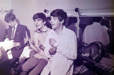 LiVERPOOL BİRLİK KINGDOM 06 07 2023: Beatles 'ın Beatles Story' deki resmi, Liverpool 'da Beatles ve tarihleri hakkında bir müzedir.. 