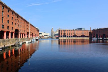 LIVERPOOL BİRLİK KINGDOM 06 07: 2023: Royal Albert Dock Liverpool, müzeler, galeriler, restoranlar, barlar ve dükkanlar için en çok ziyaret edilen Kuzey Batı İngiltere turizm beldesi..
