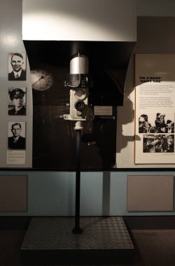 LiVERPOOL BİRLİĞİ KINGDOM 06 07 2023: su altında kalmış bir U-Bot 'un gökyüzüne bakması ve yüzey aktivitesi için ufku taraması için tek yoldur..