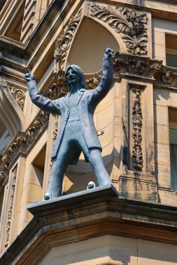 LiVERPOOL BİRLİK KINGDOM 06 07: 23: Ringo Starr heykeli Mağara Kulübü 'nün içinde. 1960 'ların başında Liverpool' daki Beat Music sahnesi patladı ve Mağara Kulübü en çok tanınan pop müzik mekanı oldu.