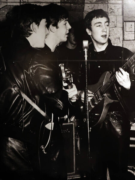 LIVERPOL UNITED KINGDOM 06 07 2023: Фотография Битлз в Истории Битлз - это музей в Ливерпуле о Битлз и их истории. 