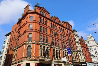 Elgin Evi, Cardiff 'teki St. Mary Caddesi' nde önemli bir konumda. 