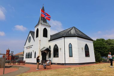 CARDIFF BİRLİK KINGDOM 06 17: 23 İkonik Norveç Kilise Sanatları Merkezi, Cardiff Körfezi 'nin kalbinde yer alan başkent binalarından biridir.