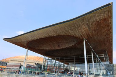 CARDIFF BİRLİK KINGDOM 06 17 23: Senedd, ayrıca Ulusal Meclis binası olarak da bilinir, Kraliçe 2. Elizabeth tarafından 2006 yılında Güney Galler 'in Cardiff kentinde açıldı ve Galler Parlamentosu' nun bulunduğu yerdir.