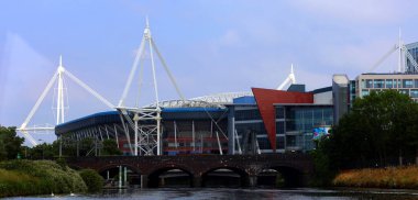 CARDIFF BİRLİK KINGDOM 06 17 2023: Cardiff Körfezi, Galler 'in başkenti Güney Cardiff' teki Cardiff Barrage tarafından oluşturulan alan.. 