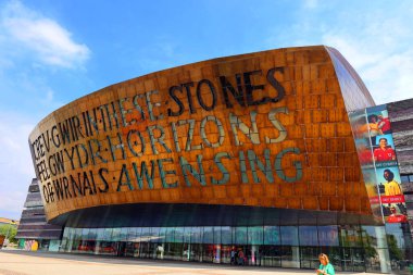 CARDIFF BİRLİK KINGDOM 06 17: Galler Milenyum Merkezi Galler 'in Cardiff, Galler' deki Cardiff Bay bölgesinde yer alan ulusal sanat merkezidir.