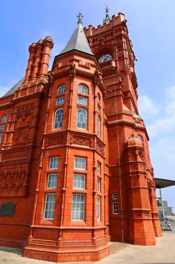 CARDIFF BİRLİK KINGDOM 06 17: 23: Pierhead Binası (1897) çarpıcı Cardiff Körfezi 'nin tanıdık simgesi.