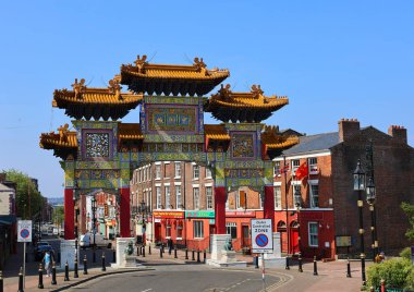 LiVERPOOL BİRLİK KINGDOM 06 07: 23: Çin Mahallesi, Liverpool, İngiltere 'nin Avrupa' daki en eski Çin topluluğuna ev sahipliği yapan bir bölgesidir. Şehir merkezinin güneyinde.