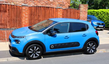 LiVERPOOL BİRLİĞİ KINGDOM 06 07 2023: Citroen C4 Cactus, Fransız otomobil üreticisi Citroen tarafından Nisan 2014 ve Aralık 2017 tarihleri arasında üretilen bir SUV.,