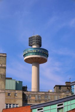 LIVERPOOL BİRLİĞİ KINGDOM 06 07 2023: Radio City Tower veya St. John 's Beacon, İngiltere' nin Liverpool şehrinde 1969 yılında inşa edilen ve Kraliçe II..