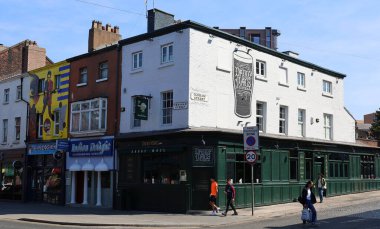 Liverpool Birleşik KINGDOM 06 07 2023: Danny Mac 'in Tavernası! Liverpool 'da bir İrlanda barında fıçı bira, İrlanda viskisi, turta ve en iyi Guinness birası ikram ediliyor.