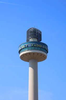 LIVERPOOL BİRLİĞİ KINGDOM 06 07 2023: Radio City Tower veya St. John 's Beacon, İngiltere' nin Liverpool şehrinde 1969 yılında inşa edilen ve Kraliçe II..