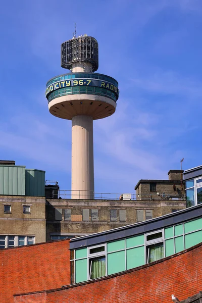 LIVERPOOL BİRLİĞİ KINGDOM 06 07 2023: Radio City Tower veya St. John 's Beacon, İngiltere' nin Liverpool şehrinde 1969 yılında inşa edilen ve Kraliçe II..