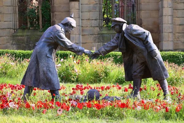 Liverpool United Kingdom 2023 Sculpture Commemorating All Together Now Statue — Stock Photo, Image