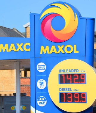 BELFAST NORTHERN IRELAND BİRLİK KINGDOM 06 03 2023: Maxol, McMullan Bros. Limited 'in bir parçası olan İrlandalı petrol şirketi. 1920 'de kuruldu.