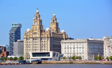 LiVERPOOL BİRLİĞİ KINGDOM 06 07 2023: Liverpool deniz kıyısı, İngiltere 'nin kuzeybatısında bulunan bir şehirdir. Başkent, Birleşik Krallık 'taki en büyük beşinci metropoliten bölgedir.