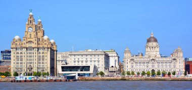 LiVERPOOL BİRLİĞİ KINGDOM 06 07 2023: Liverpool deniz kıyısı, İngiltere 'nin kuzeybatısında bulunan bir şehirdir. Başkent, Birleşik Krallık 'taki en büyük beşinci metropoliten bölgedir.