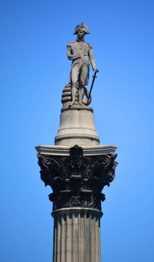 LONDRA BİRLİK KINGDOM 06 19 2023: Nelson 's Column, Londra' nın orta kesimindeki Westminster şehrindeki Trafalgar Meydanı 'nda Koramiral Horatio Nelson' un anısına inşa edilmiş bir anıttır.