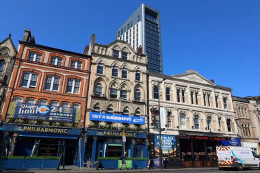 CARDIFF BİRLİK KINGDOM 06 17 2023: Güzel eski mimari ve şehir manzarası