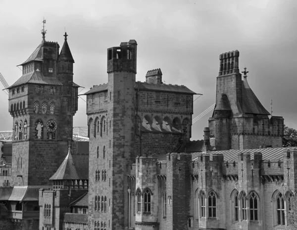 卡迪夫城堡是威尔士的主要遗产之一 也是一个具有国际意义的名胜古迹 你将会发现一个有2000年历史的故事 — 图库照片