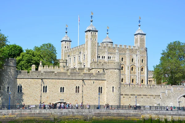 伦敦2023年9月19日 女王王宫和要塞 俗称伦敦塔 是位于伦敦市中心泰晤士河北岸的一座历史性城堡 — 图库照片