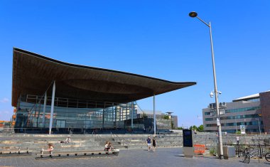 CARDIFF BİRLİK KINGDOM 06 17 23: Senedd, ayrıca Ulusal Meclis binası olarak da bilinir, Kraliçe 2. Elizabeth tarafından 2006 yılında Güney Galler 'in Cardiff kentinde açıldı ve Galler Parlamentosu' nun bulunduğu yerdir.