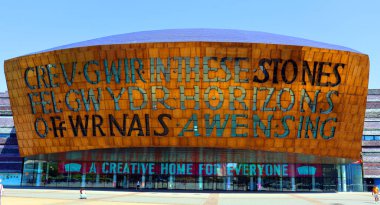 CARDIFF BİRLİK KINGDOM 06 17: Galler Milenyum Merkezi Galler 'in Cardiff, Galler' deki Cardiff Bay bölgesinde yer alan ulusal sanat merkezidir.