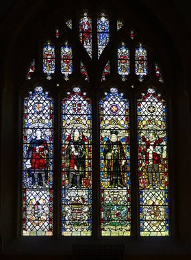 CARDIFF BİRLİK KINGDOM 06 17 2023: Vaftizci Aziz John Kilisesi 'nin lekeli penceresi şehrin en eski kilisesidir..