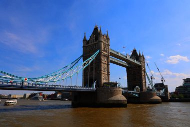 LONDON BİRLİĞİ KINGDOM - 06 19 2023: Tower Bridge 'in Ayrıntıları, 1886 ve 1894 yılları arasında Londra' da inşa edilen birleşik baskül ve asma köprü listesidir.