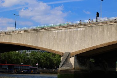 Londra şehir manzarası ve Waterloo Köprüsü, İngiltere