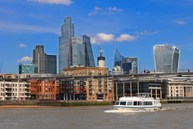 LONDON BİRLİĞİ KINGDOM - 06 19 19 2023: 20 Fenchurch Caddesi, Londra 'nın tarihi finans bölgesinde, Fenchurch Caddesi' ndeki adreslerinden ismini alan bir ticari gökdelendir.