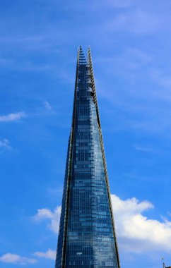 LONDRA BİRLİK KINGDOM - 06 19 2023: Çömlek Londra Köprüsü, Avrupa Birliği 'nin en yüksek binasıdır.. 