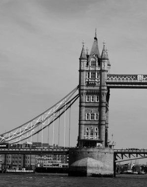 LONDON BİRLİĞİ KINGDOM - 06 19 2023: Tower Bridge 'in Ayrıntıları, 1886 ve 1894 yılları arasında Londra' da inşa edilen birleşik baskül ve asma köprü listesidir.