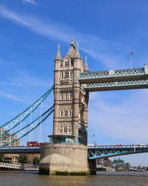 LONDON BİRLİĞİ KINGDOM - 06 19 2023: Tower Bridge 'in Ayrıntıları, 1886 ve 1894 yılları arasında Londra' da inşa edilen birleşik baskül ve asma köprü listesidir.